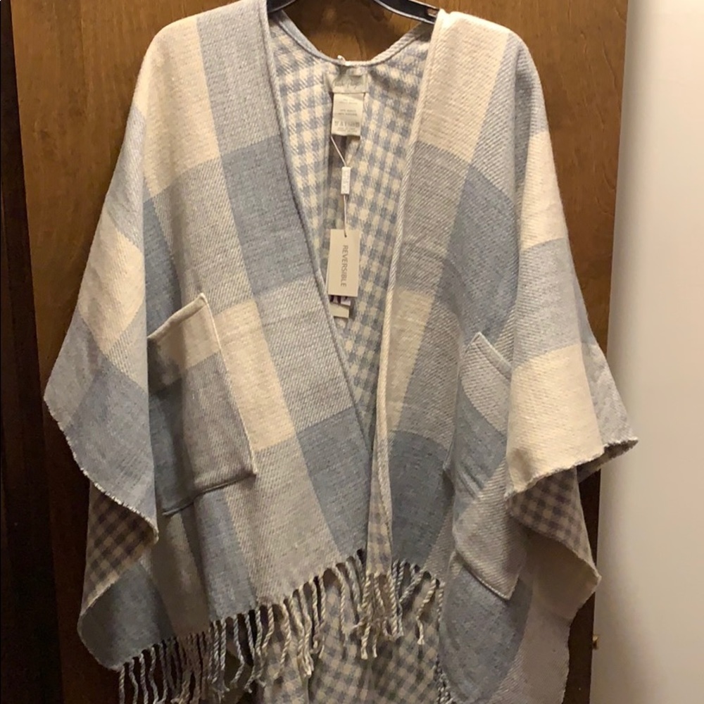 NWT Reversible cape light blue & cream w/ pockets
